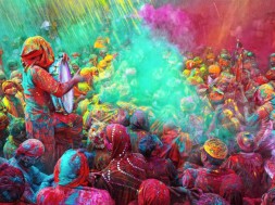 2Holi-Festival-Celebrations-in-Mathura-India-2-