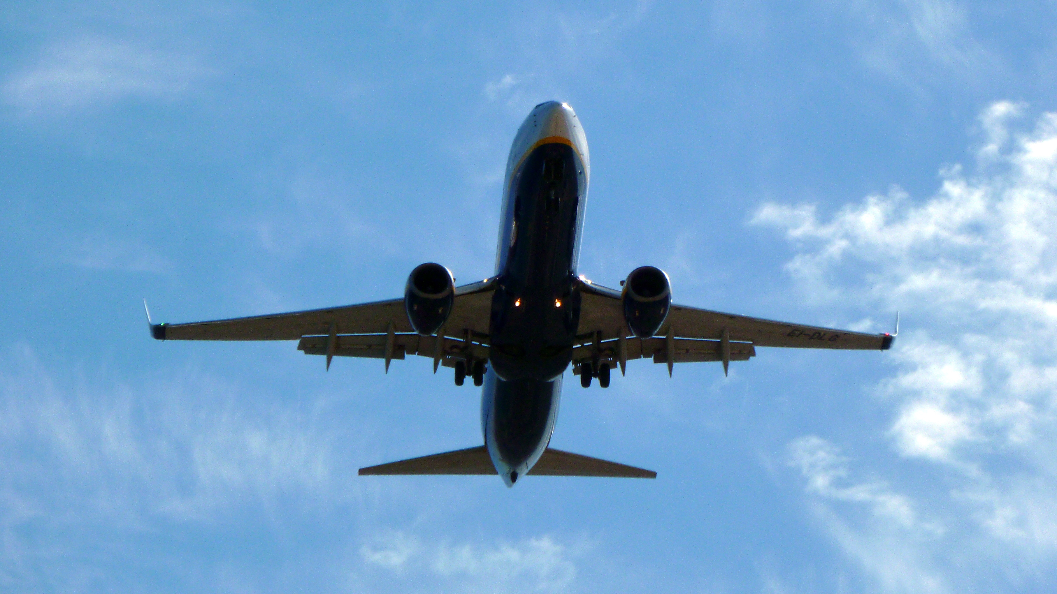 Disa këshilla si të mposhtni frikën gjatë fluturimeve me avion