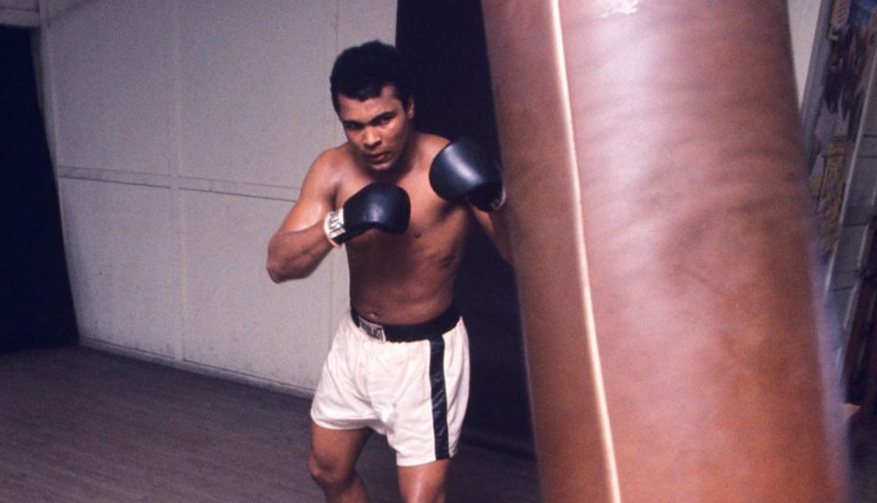 Ndahet nga jeta ish kampioni i peshave të rënda në boks – Muhammad Ali