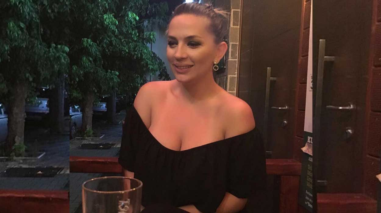 Rozana Radi merr përkëdhelje të ëmbla në shtrat