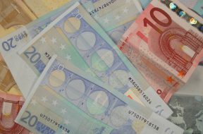 2017-03-20 11_36_19-Various_Euro_banknotes.jpg ‎- Photos