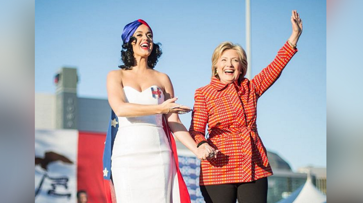 Katy Perry dizenjon këpucën e quajtur ‘Hillary Clinton’ – E mahnitshme