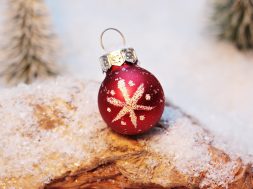 christmas-bauble-1872174_1280