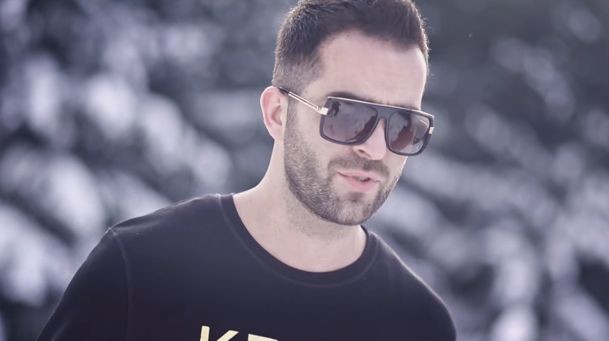 Kujtimi e pyet nëse është me dikë tjetër