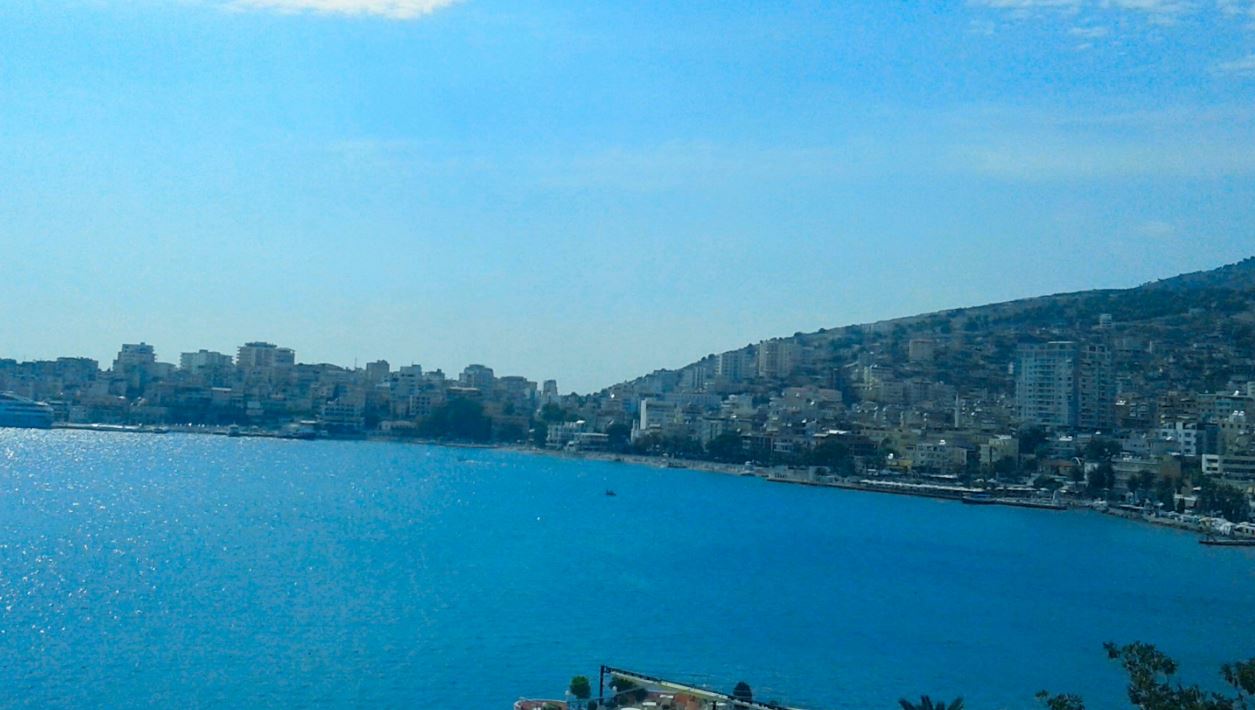 Le t’i bëjmë pushimet në Sarandën tonë!