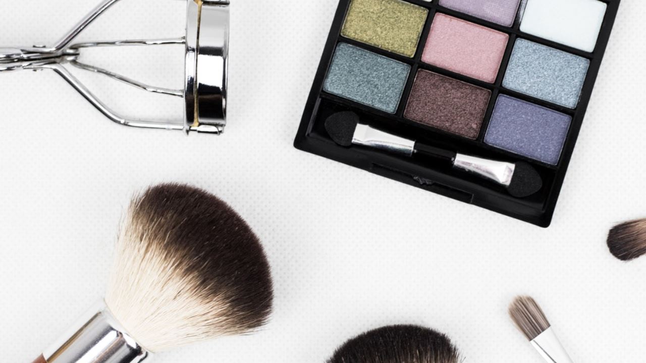 Gabimet që bëni me vendosjen e makeup-it,  të cilat zbehin fytyrën tuaj