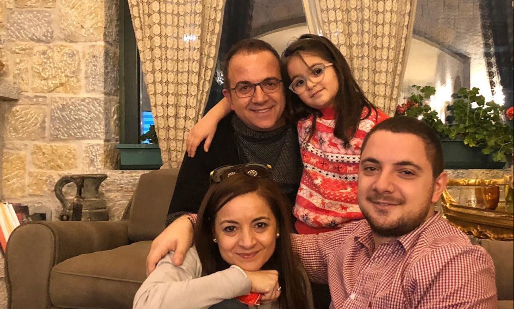 Bashkëshortja e Ardit Gjebreas, feston ditëlindjen. Urimet më të veçanta i vijnë nga i biri me të shoqen