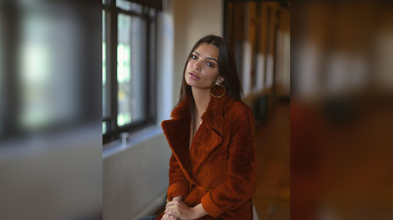 Merr flakë instagrami, Emily Ratajkowski ekspozon përsëri të pasmet e saj seksi