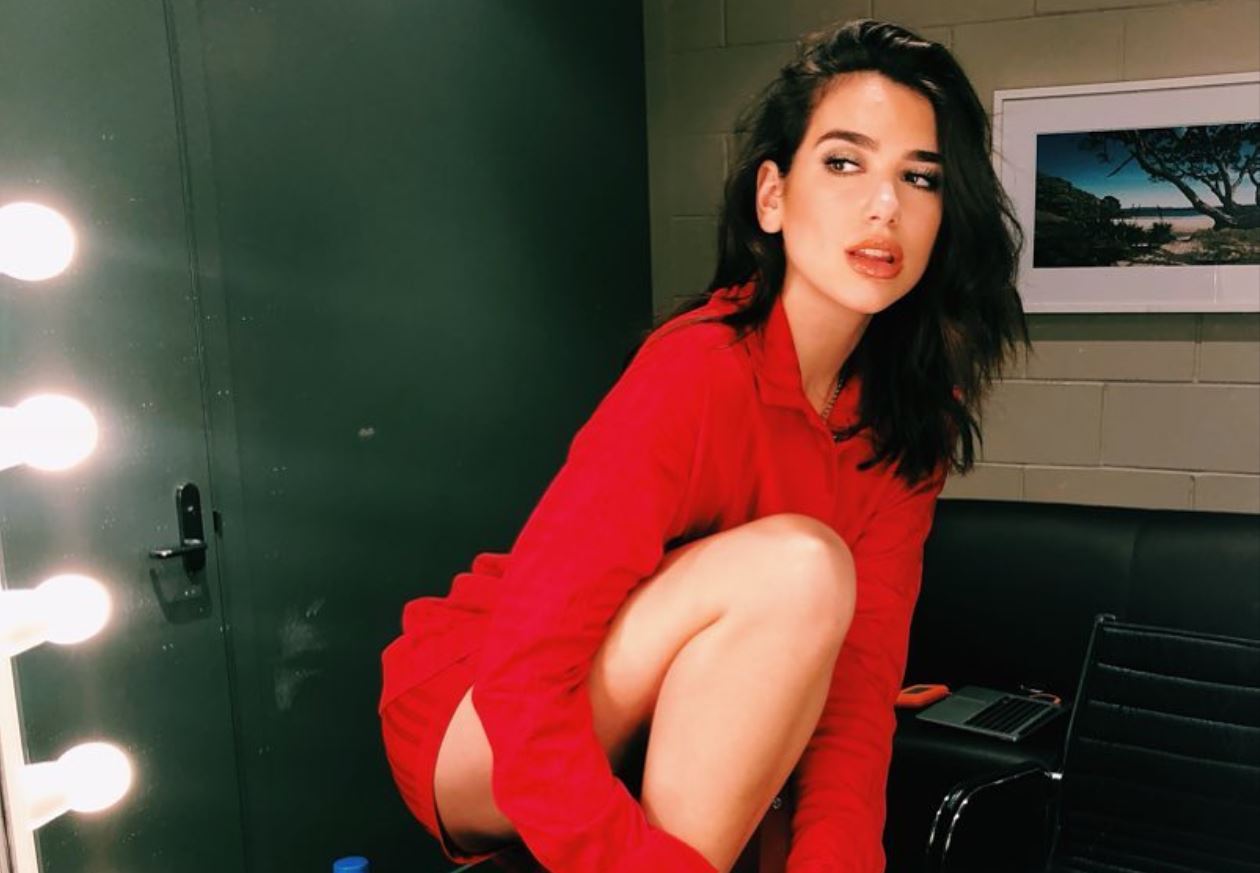 Dua Lipa feston nxehtë 8 milionëshin