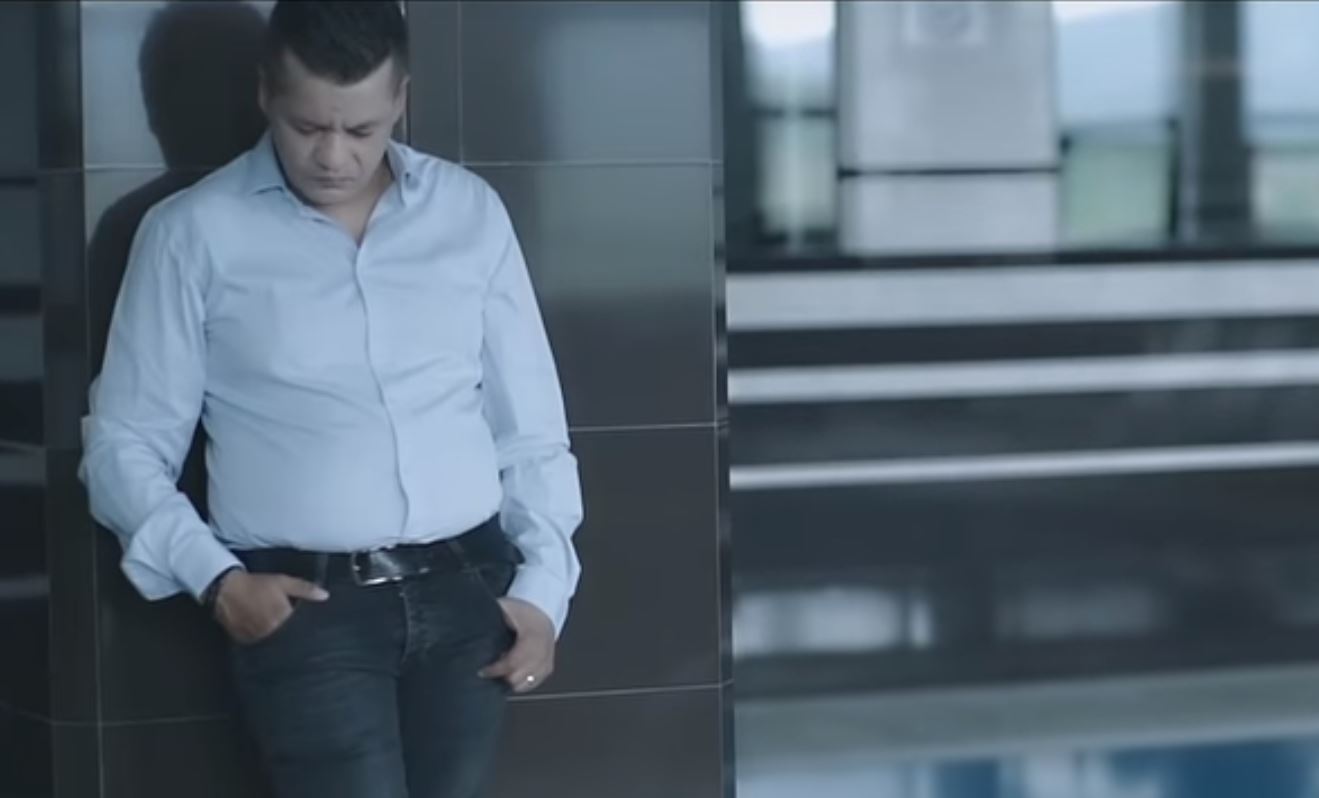 Muharrem Ahmeti emocionon me “Pak dashuri” dhe shumë vuajtje