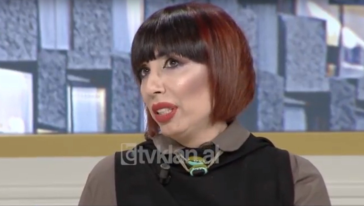 Lajmi që nuk i dha dot të shoqit, përlot Irma Libohovën në studio