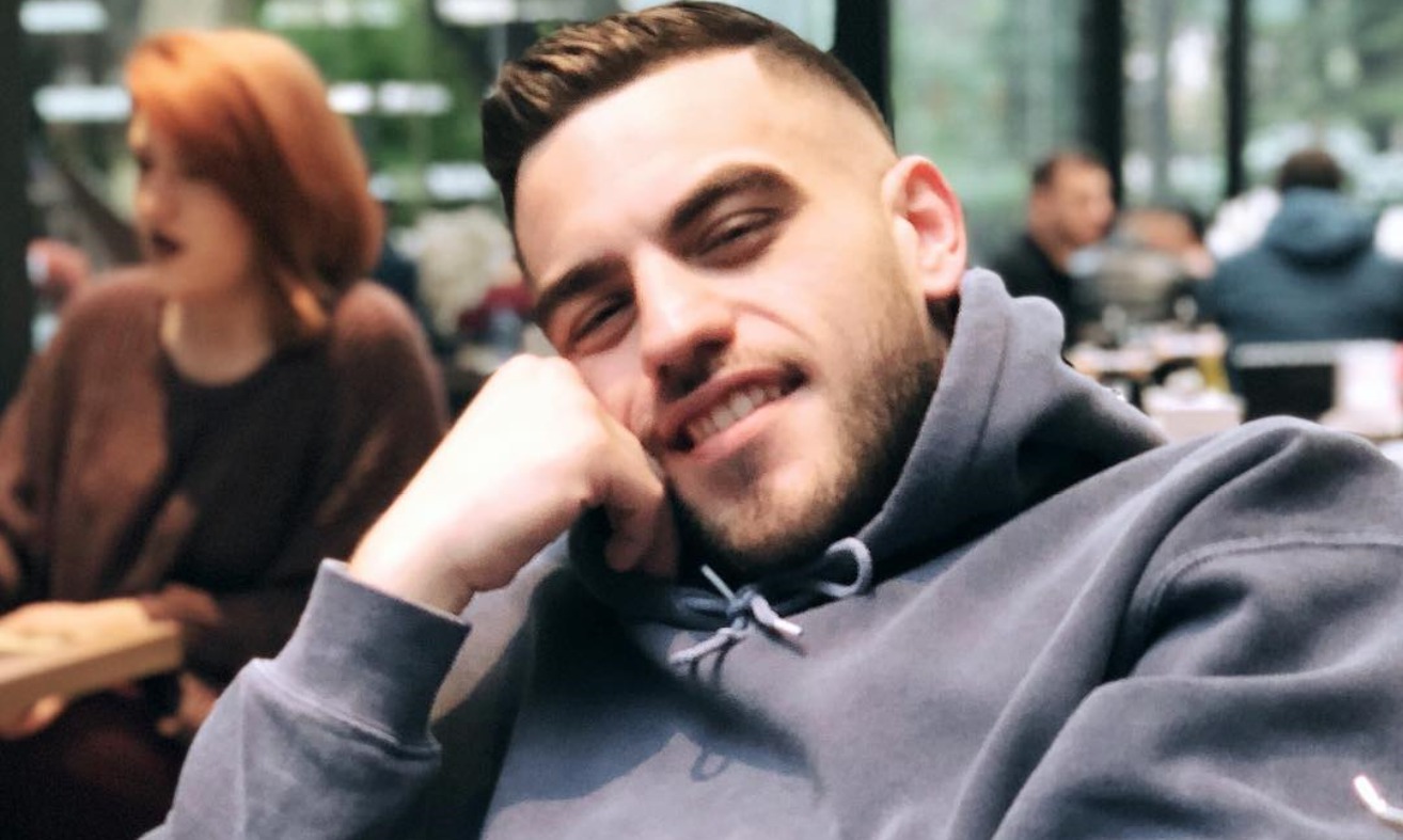 Erik Fullani feston 25 vjetorin në një atmosferë të papërsëritshme