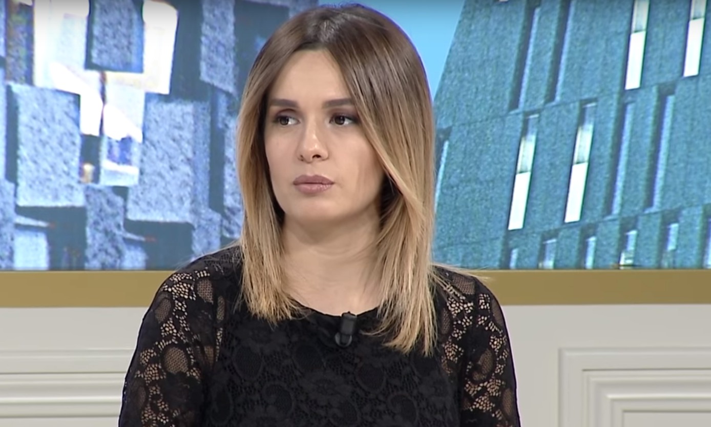 “Deri ne fakultet shkonte vetëm te berberi” Mami tregon të fshehtat e Viol Xhafajt