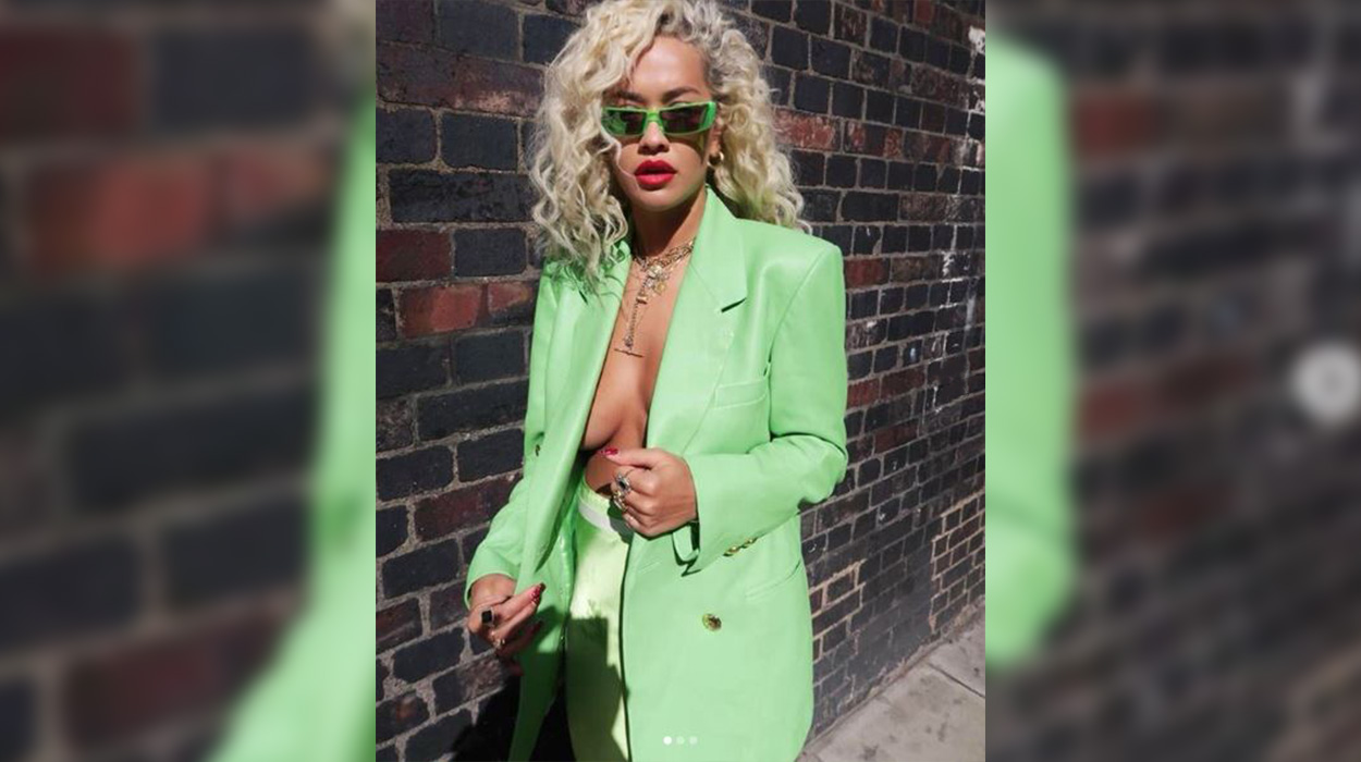 Rita Ora puthje në buzë me këtë këngëtare të famshme, shikoni çfarë i thotë