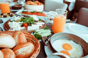 breads-breakfast-close-up-2662875