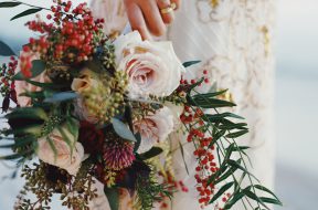 woman-holding-bouquet-of-flowers-712651