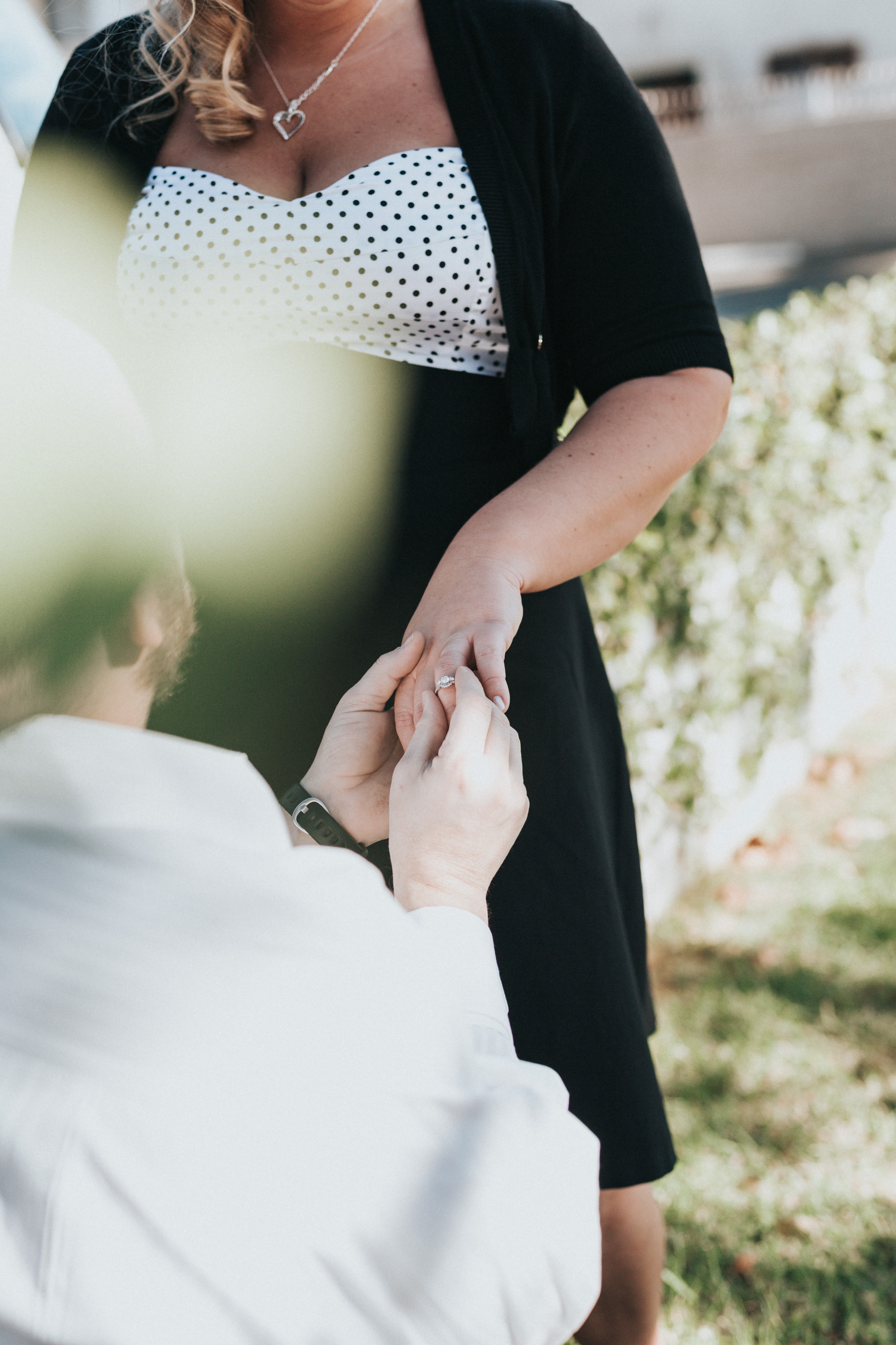 Këngëtarja e njohur drejt martesës me partnerin 6 vite më të ri