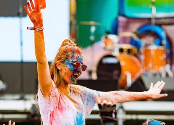 Periudha e zymtë merr fund, ‘Colour Day Festival’ publikon detajet e mbledhjes në shesh