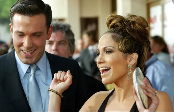 Së shpejti një familje e madhe, Jennifer dhe Ben e çojnë lidhjen në një nivel tjetër