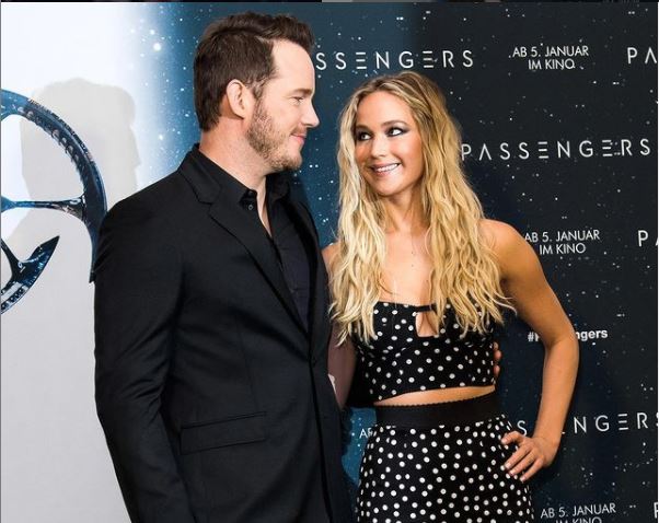 Nënë për herë të parë, Jennifer Lawrence fotografohet me barkun e rrumbullakosur