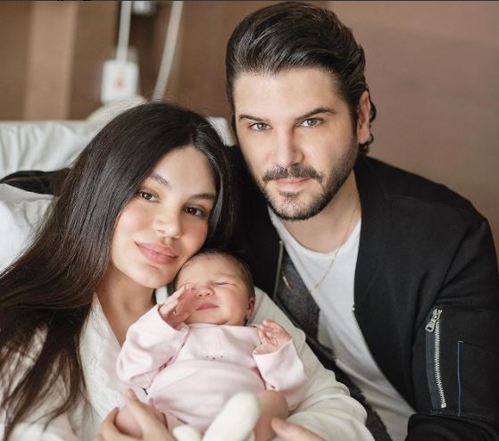Sa shumë ka ndryshuar! Tolgahan ndan momentin e veçantë me të bijën Alin