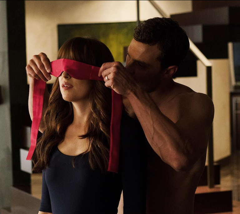 A është penduar për skenat erotike të “Fifty Shades of Grey”? Rrëfehet Dakota Johnson