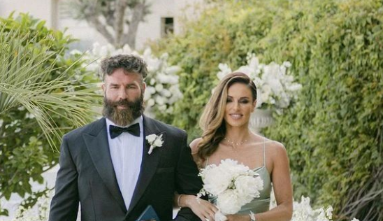 Dan Bilzerian drejt altarit, dalin pozat nga ceremonia