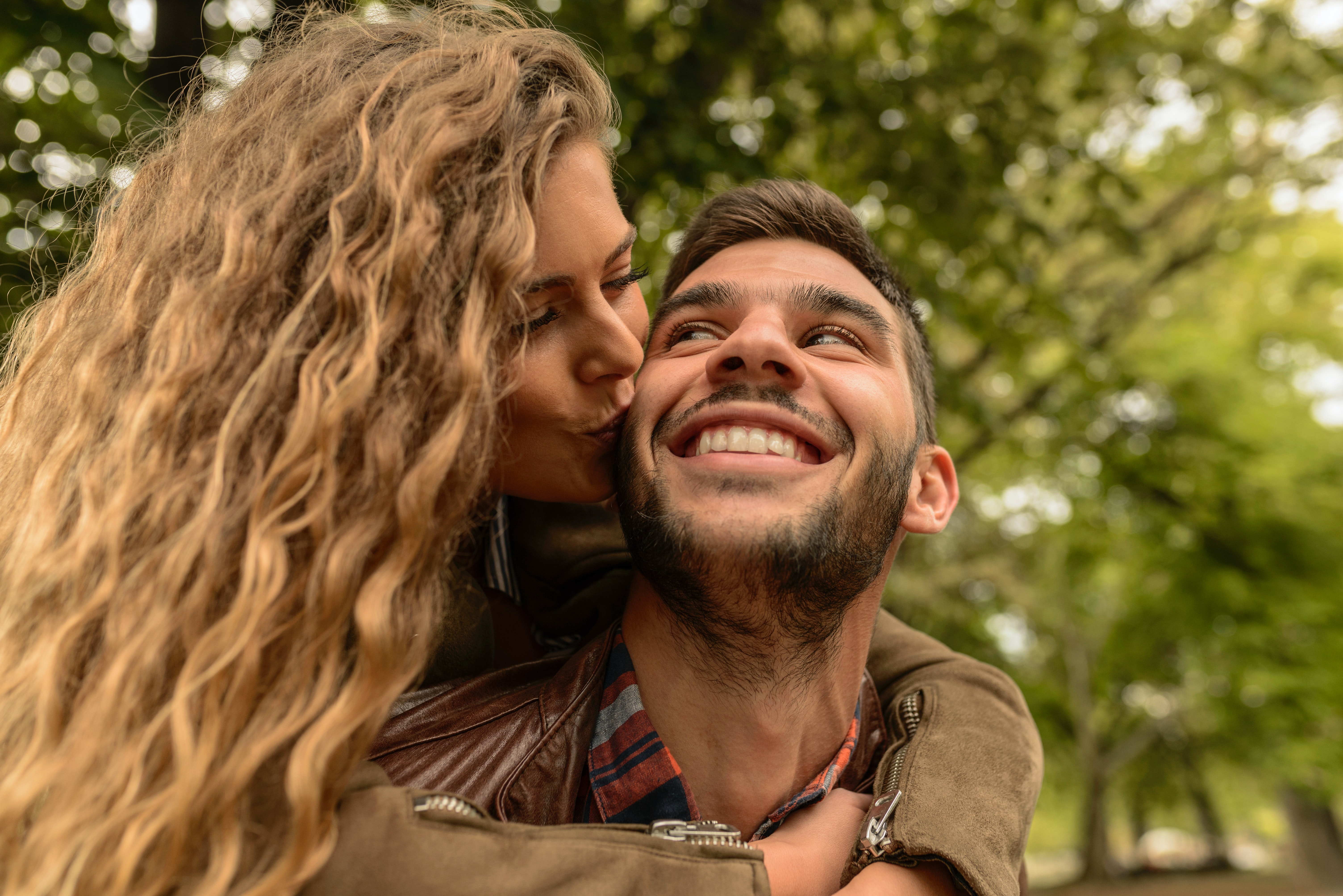 Pse disa kujtime të lumtura shkaktojnë emocione negative tek disa persona