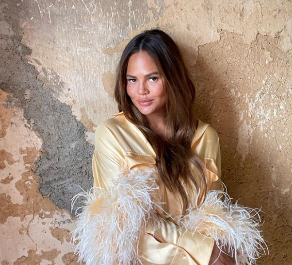 Lançoi linjën e saj, Chrissy Teigen përballet me akuza të forta