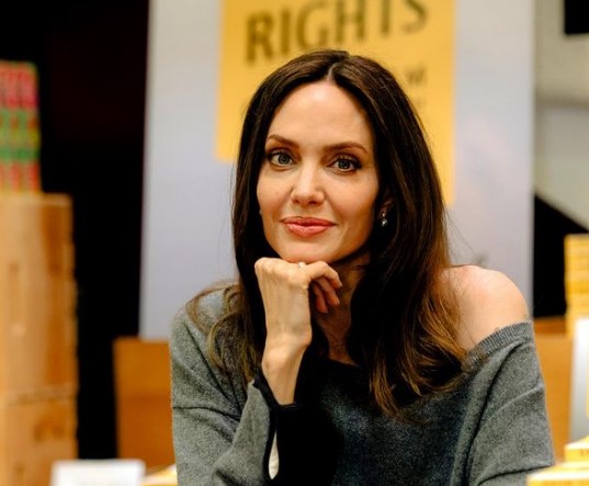 Angelina Jolie jep dorëheqjen si e dërguara e OKB-së për refugjatët pas 20 vitesh