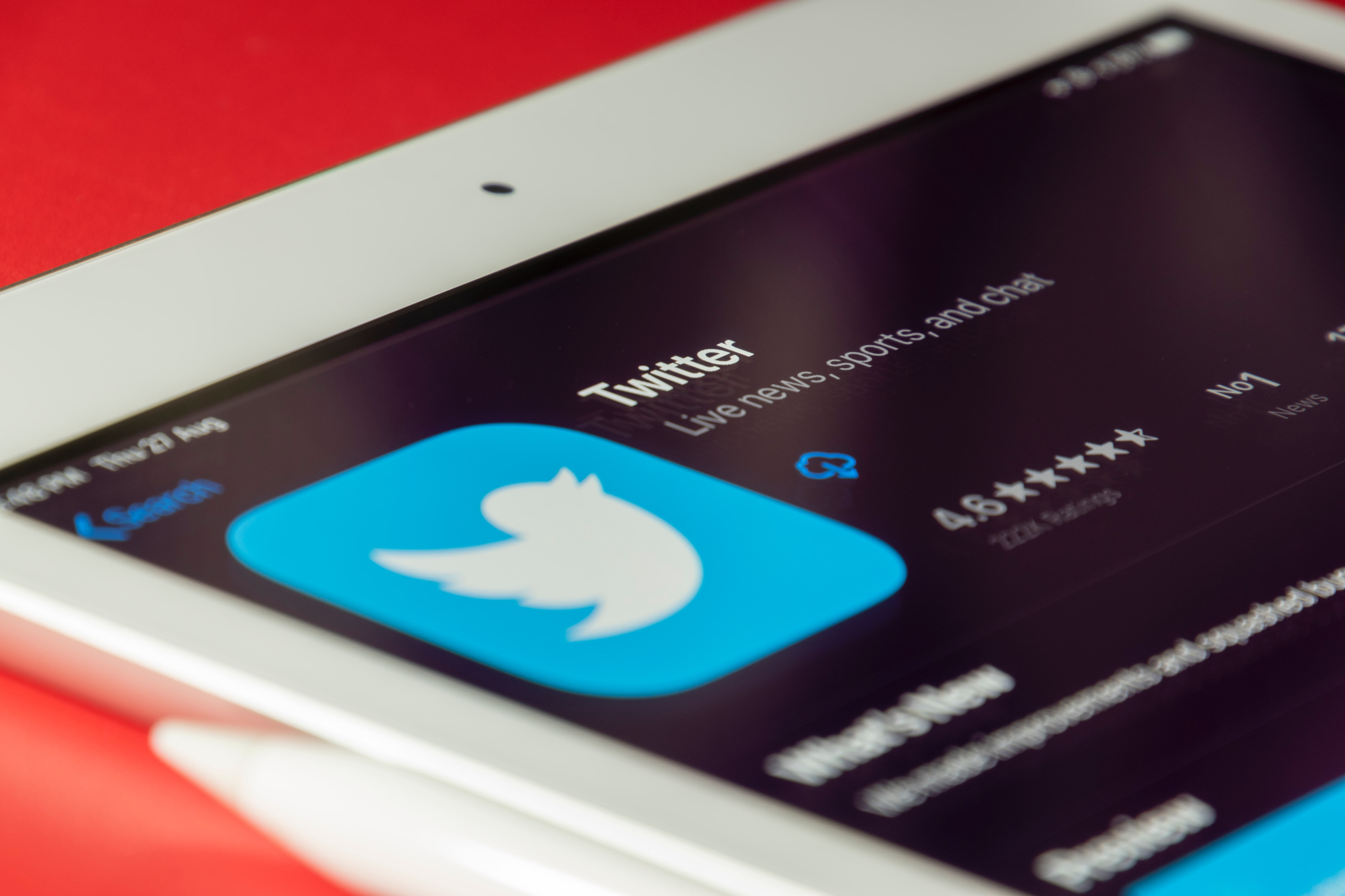 Verefikimi i Twitter-it rihapet pas pauzës