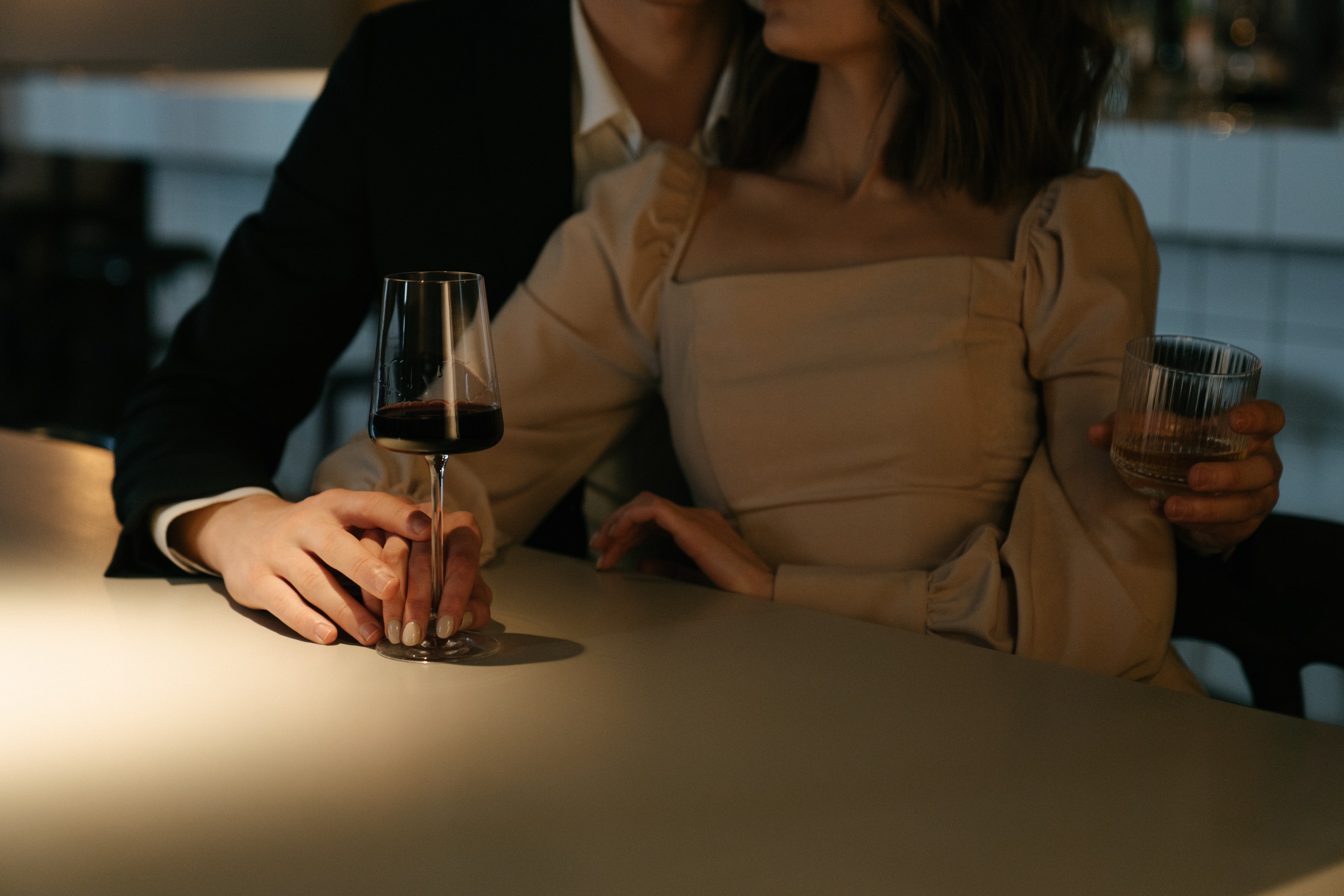 Sipas psikologëve këto janë arsyet kryesore pse njerëzit flirtojnë