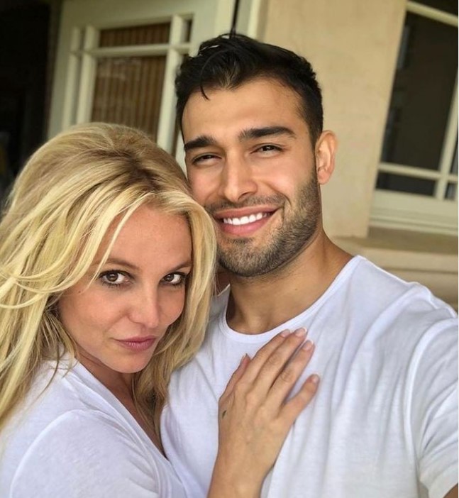 U tha se Britney dhe Sam Asghari po ndahen, këngëtarja surprizon ndjekësit me reagimin e saj