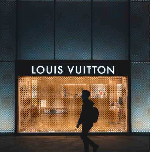 E rrallë! Çanta mikroskopike ‘Louis Vuitton’ shitet për 63 mijë dollarë