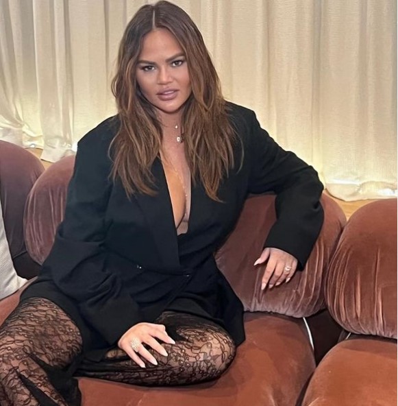 Një vëlla binjak iu shfaq papritur, Chrissy Teigen rrëfen momentin e vështirë