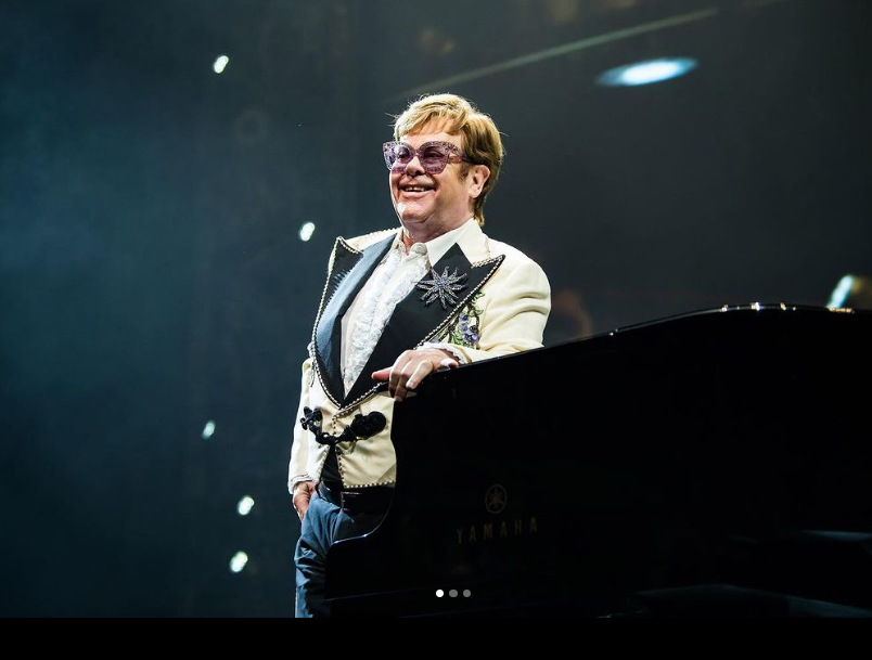 Elton John dëshmon në mbështetje të Kevin Spacey në gjyqin e abuzimit seksual