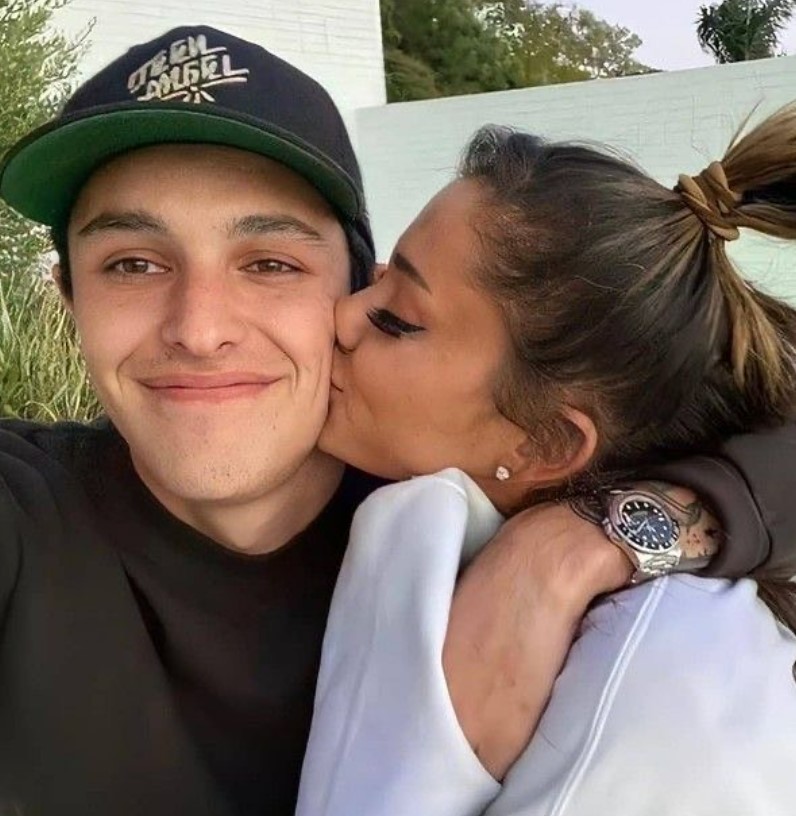 Ariana Grande dhe Dalton Gomez paraqesin kërkesën për divorc