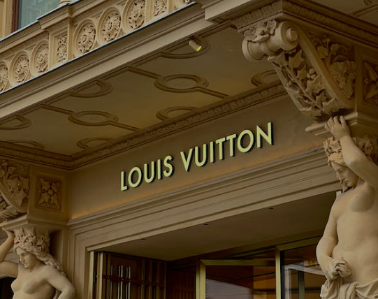 Louis Vuitton zgjeron markën, hap hotelin e parë në Paris