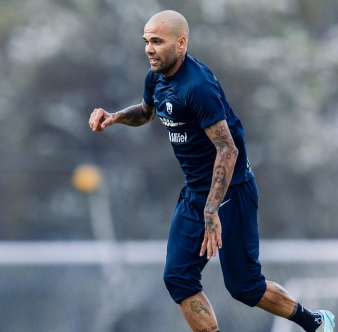 Futbollisti Dani Alves dënohet me katër vite burg për sulm seksual