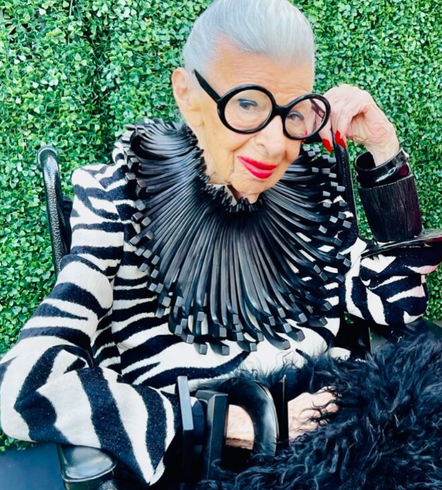 Iris Apfel: Dizajnerja amerikane e modës shuhet në moshën 102-vjeçare