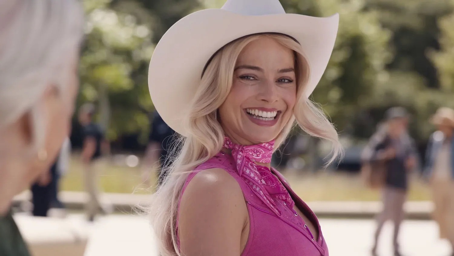 Margot Robbie mbush 34 vjeç: Ja pasuria e yllit të ‘Barbie’