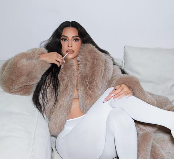 Kim Kardashian është gjobitur nga policia e Los Angeles-it