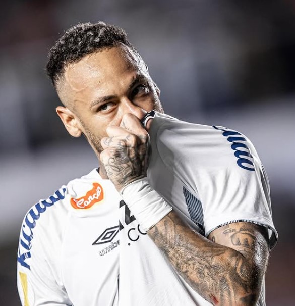 Neymar ‘rizbulon gëzimin’ në klubin e fëmijërisë