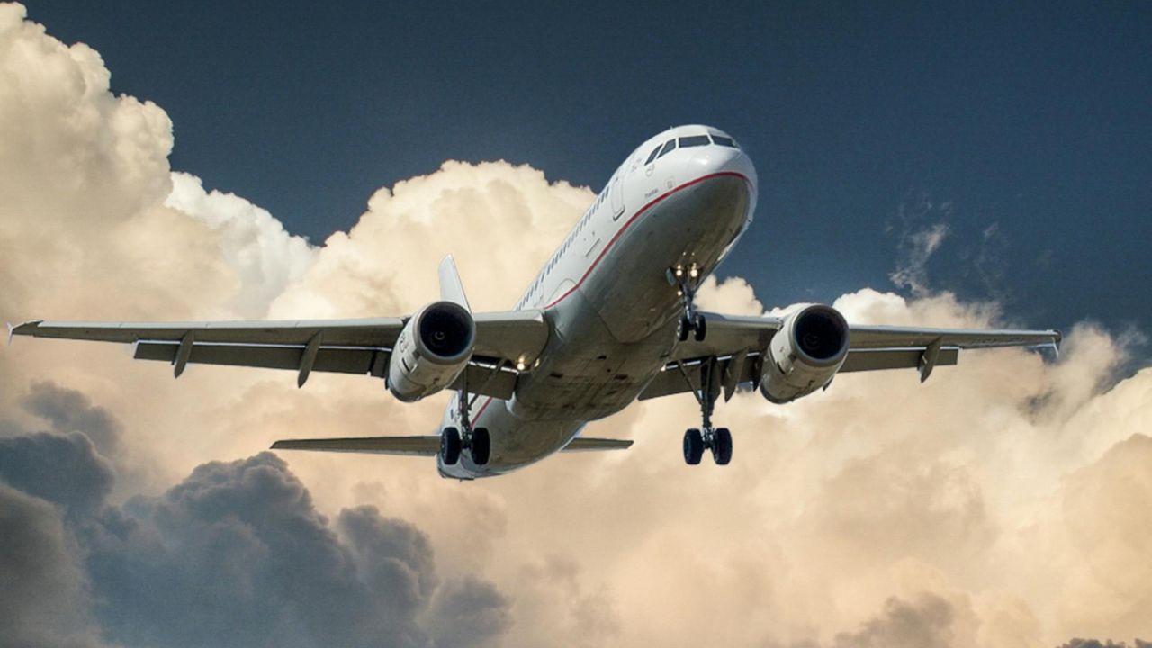 Dy të mbijetuar nga përplasja e avionit që ishin ulur në 11A, shpëtuan me gati 30 vite diferencë
