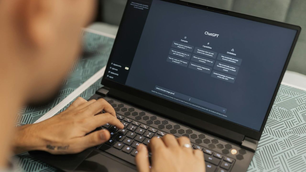 ChatGPT tregon se sa njerëz po përdorin inteligjencën artificiale në punë
