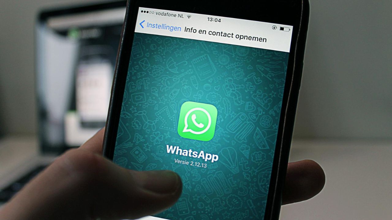 Inteligjenca artificiale e WhatsApp-it aksidentalisht bën publike numrat privatë të përdoruesve
