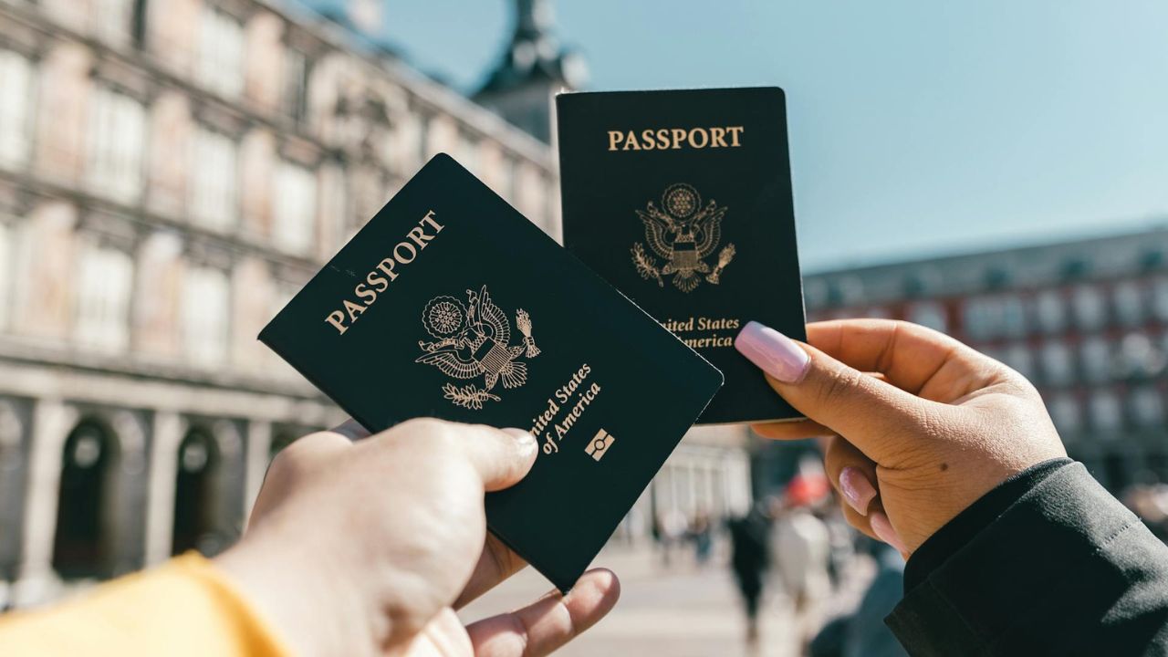 Sa e fuqishme është pasaporta juaj? Renditja e re e vitit 2025 zbulon fituesit dhe humbësit e Evropës