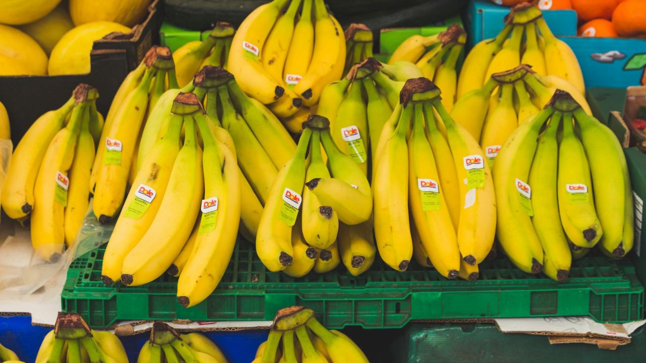 Kur duhet të hani një banane për marrjen maksimale të fibrave, sipas një dietologu