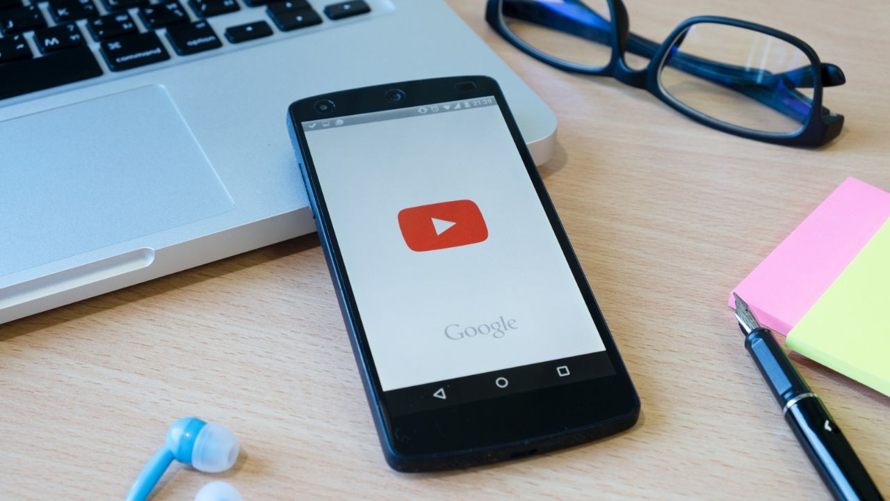 YouTube: Përdoruesit duhet të paraqesin një dokument identifikimi për të vërtetuar moshën