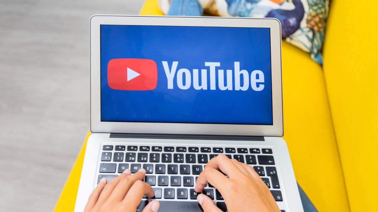 Masa të ashpra të YouTube ndaj llogarive të paverifikuara sipas moshës